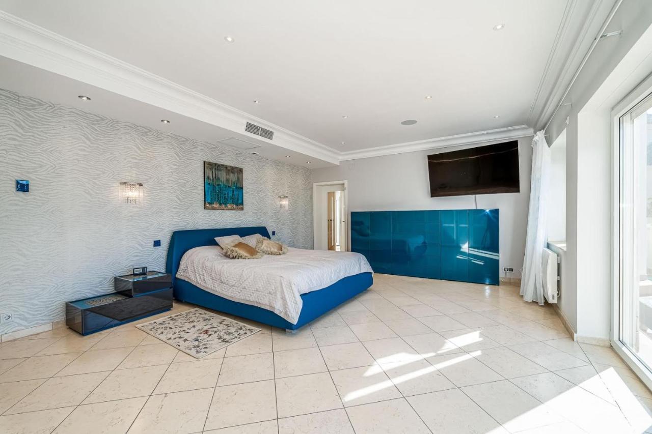 Villa Svim, Walking Distance To The Beach! 마르베야 외부 사진