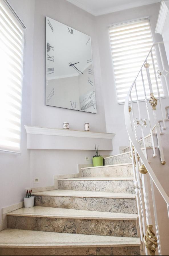 Villa Svim, Walking Distance To The Beach! 마르베야 외부 사진